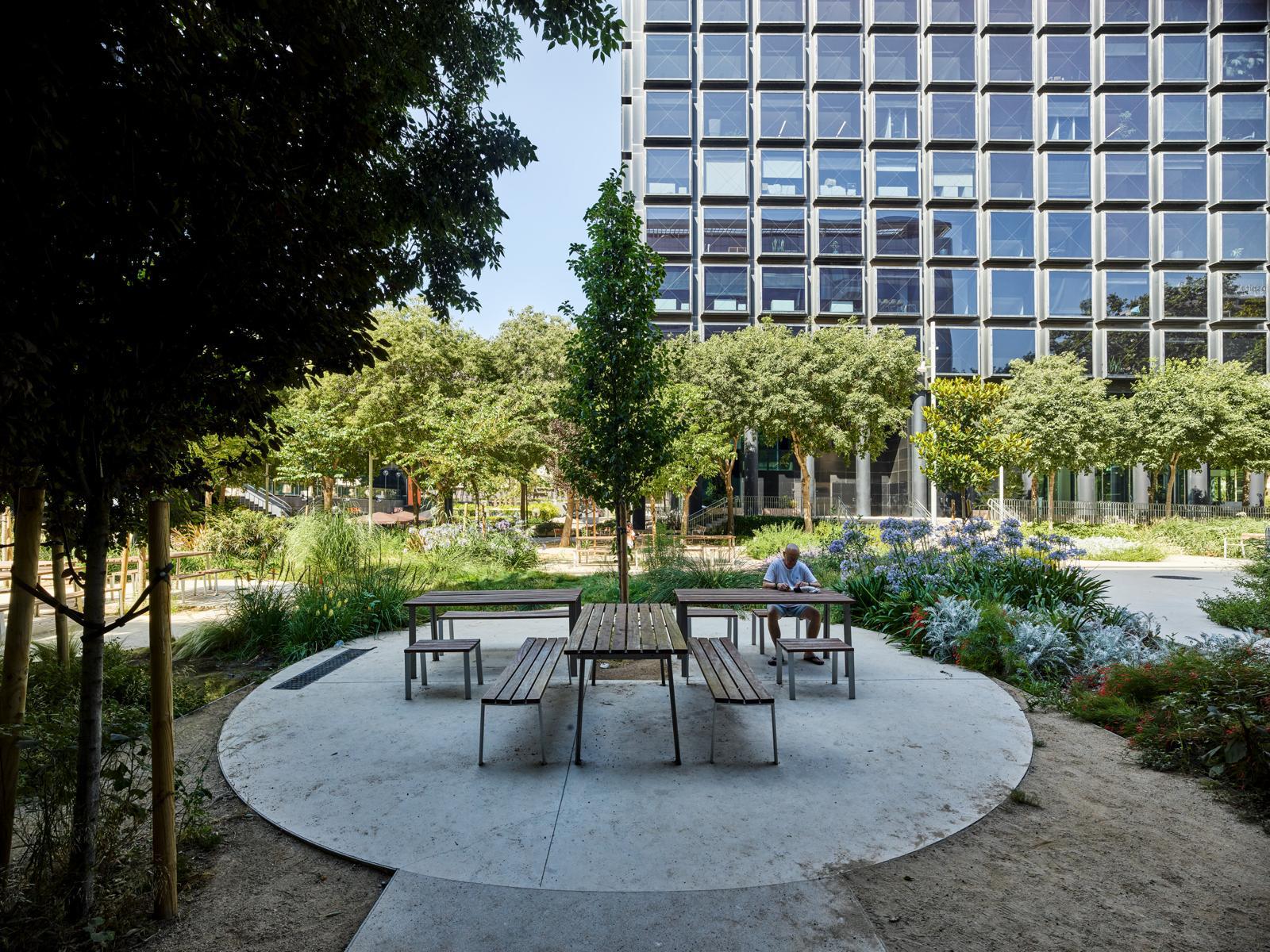 Campoamor Gardens, 605 Diagonal Avenue