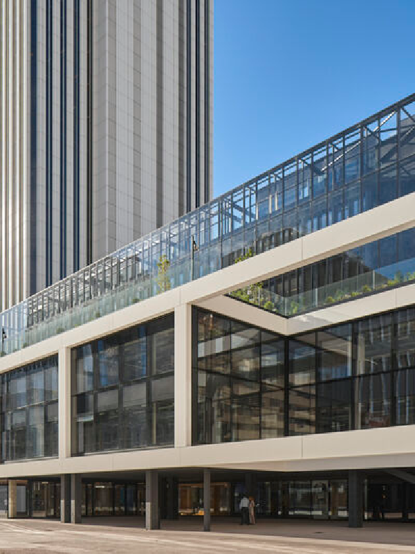 Ruiz Picasso 11 em Madrid, o primeiro edifício em Espanha a obter a certificação LEED Zero Carbon do U.S. Green Building Council pela sua neutralidade carbónica.