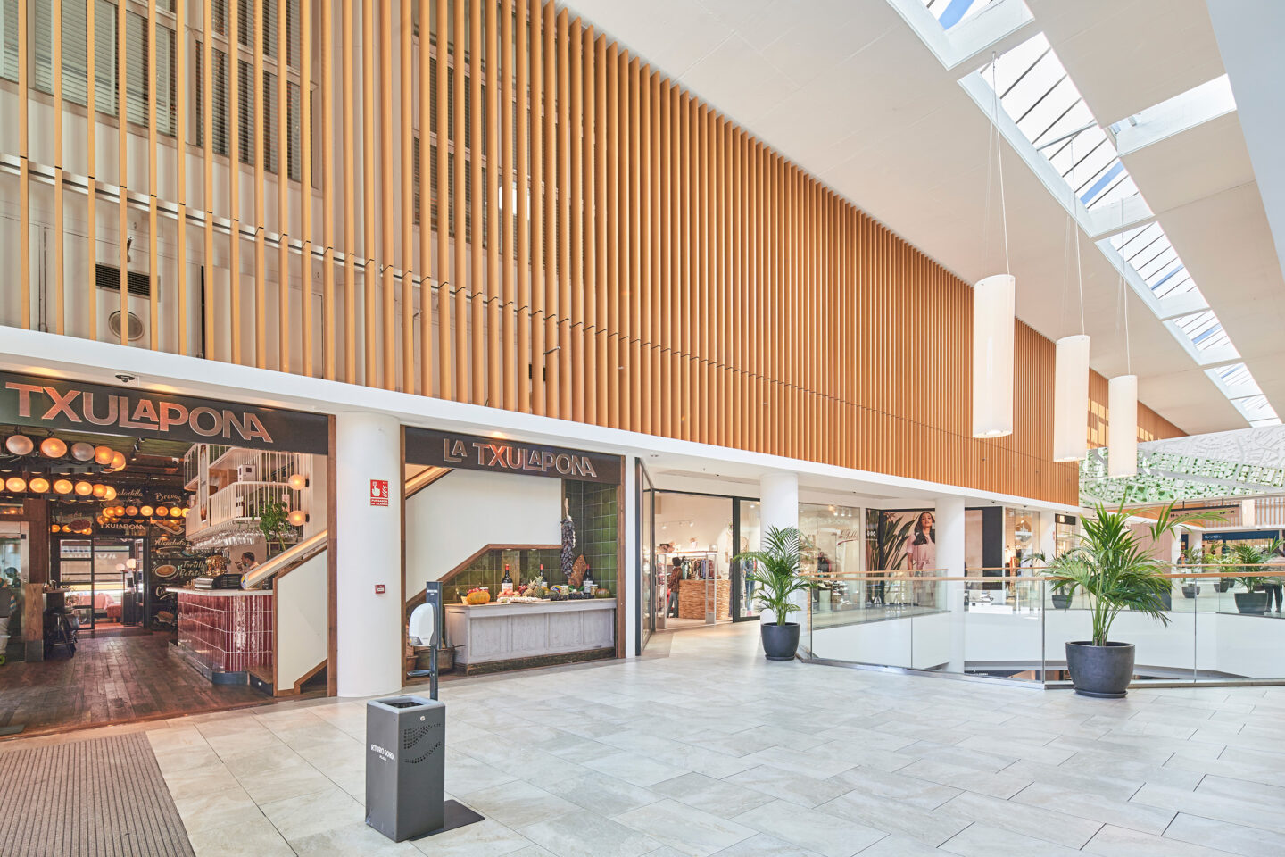 Centro Comercial Arturo Soria Plaza Merlin Properties Socimi, S.A. Centro Comercial Arturo Soria Plaza Merlin Properties Socimi, S.A.