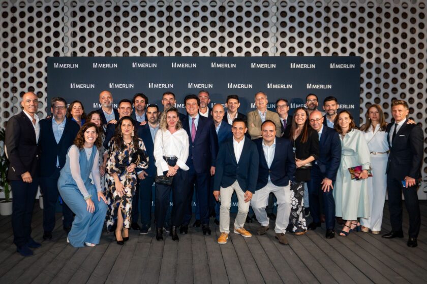 Fiesta del SIL Barcelona organizada por MERLIN Properties con profesionales y partners del sector logístico reunidos en un encuentro de networking.