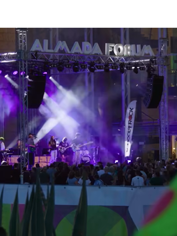 Imagen de Almada Forum Music Sessions con conciertos gratuitos al aire libre en el centro comercial Almada en Lisboa.